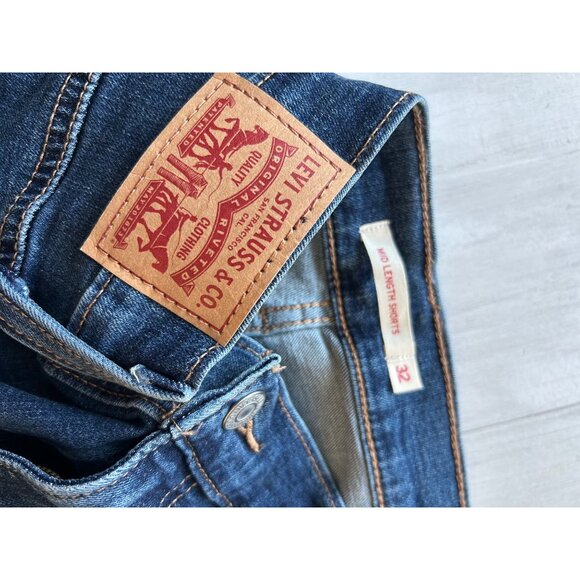 Levi's Women's Size 32 Mid Rise Mid Length Short - Picture 6 of 9